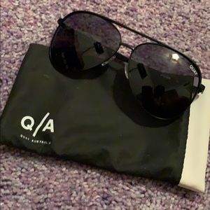 NEVER BEEN WORN QUAY BLACK AVIATORS